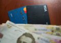 Выплата 3100 гривен: кому из украинцев придется самому идти в ПФУ за деньгами