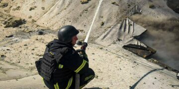 Вогонь, уламки та загибла людина: наслідки ранкової атаки на Київщину