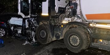 Смертельний маневр: на Київщині зіткнулися бетонозмішувач і легковик