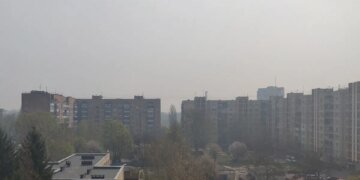 Киевскую область накрыла пыль, чиновники советуют закрыть окна
