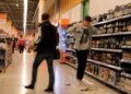 Разбили товар в магазине: имеют ли право заставить вас заплатить