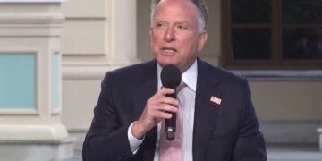 Спецпосланник Трампа Уиткофф анонсировал скорое объявление трехсторонней встречи Украины, США и РФ