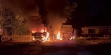 Дронова атака на Київщину спричинила пожежі на підприємствах та логістичному комплексі