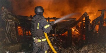 Россияне поразили дроном высотное здание в Харькове: какие последствия