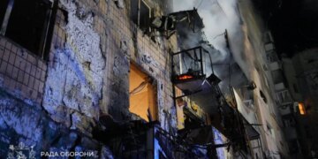 Дроны подвергли Запорожье массированной атаке: в торговом центре и многоэтажных домах возникли масштабные пожары