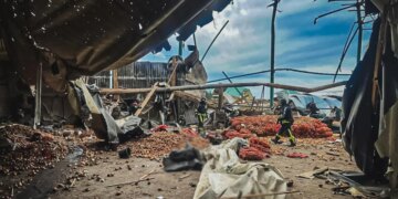 Кровавая смена: в Харьковской области россияне ударили по овощехранилищу, есть жертвы