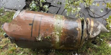 Взрывотехники спасли Дарницкий район от взрыва несработавшей боевой части баллистической ракеты. ФОТО
