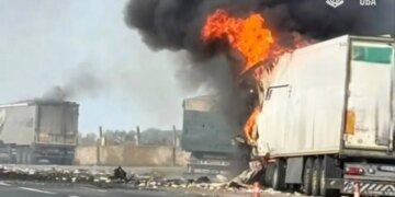 Охота на фуры: россияне атаковали дорогу в Одесской области, повреждены три грузовика