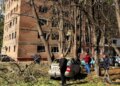 Среди раненых — 11-месячный младенец: Россия ударила авиабомбами по центру Сум