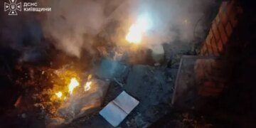Российская атака повредила склады АТБ в Киевской области: вспыхнули пожары