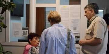 Будинок понівечило після атаки: у Києві відкрили штаб, куди звертатися постраждалим