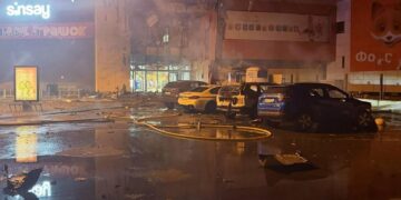 Враг второй раз ударил по ТРЦ “Мануфактура” в центре Сум