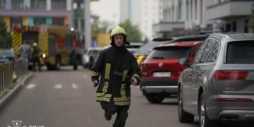 «Не допомагайте ворогу забирати життя»: ДСНС Києва звернулася до водіїв