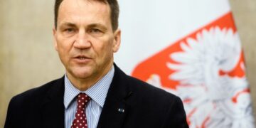 BBC: Сикорский предложил сбивать ракеты РФ над Украиной, не дожидаясь их у границ Польши