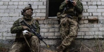 “Танк на поле боя – как десертный торт”: WSJ показал, как НАТО в Латвии учится войне дронов