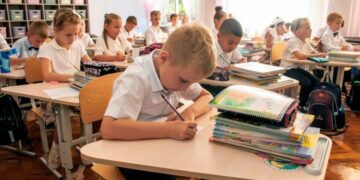«Мозок переходить у стан виживання»: психологиня про навчання дітей після ночей з вибухами