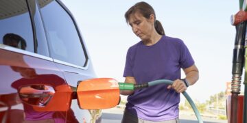 Вже три мережі АЗС підняли дизель вище 100 грн: актуальні ціни на паливо перед вихідними