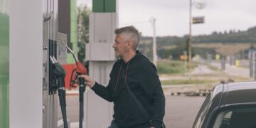 Дизель знову пробив критичну межу у 100 грн: ціни на АЗС зросли вдруге за день