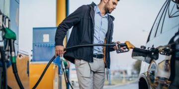 АЗС підіймають ціни: скільки коштує бензин, дизель та газ 8 вересня
