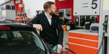 Чому пальне подорожчало майже на 40% за рік: пояснення НБУ