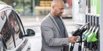 Ціни на АЗС підскочили вдруге за день: скільки коштує бензин та дизель 17 вересня