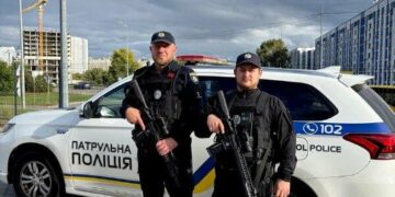 Оперативно знайшли та врятували: у Києві патрульні не дали чоловікові вчинити непоправне