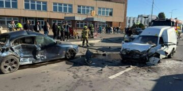 Жорстка ДТП у Києві: рятувальники деблокували трьох постраждалих