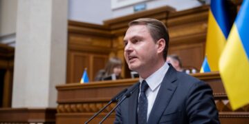 Подписал подозрение директору НАБУ и уехал из Украины: все о скандале с генпрокурором Кравченко