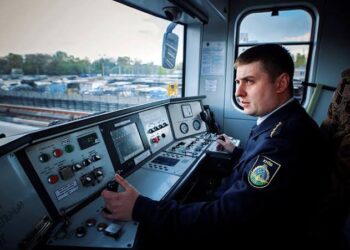 50 тисяч зарплати після навчання: у київському метро шукають машиністів