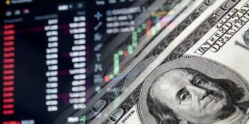 Валютний ринок шукає нову рівновагу: банкір спрогнозував курс на наступний тиждень