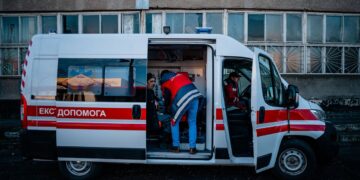В Киеве медики “скорой” будут получать доплаты за работу во время атак РФ