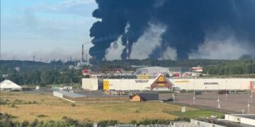 Reuters: половина крупнейших дизельных НПЗ России остановилась или резко сократила выпуск из-за ударов дронов