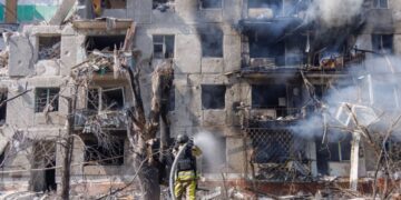 Четыре авиабомбы РФ по Краматорску: людей доставали из-под завалов