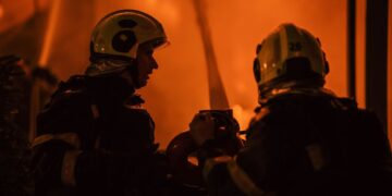 Россияне атаковали склады в Днепре, загорелся пожар