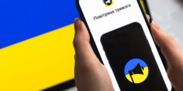 Пролунали сирени – вхід заборонено: які аптеки Києва ввели обмеження