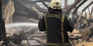 Тривають пожежі і вибухи: які об’єкти Київщини повністю знищено