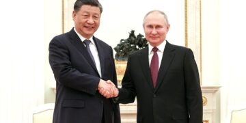 Подарунок від Путіна. Китай зекономив 27 млрд доларів на російській нафті