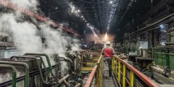 Вперше за 100 років без сталі: у “Метінвесті” заявили про зупинку виплавки через удари РФ