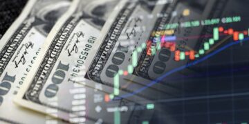 Яким буде курс долара та зарплати у 2027 році: у бюджет заклали нові цифри