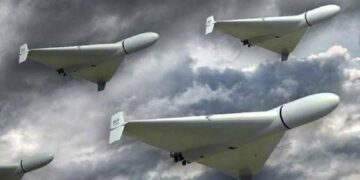 У Києві лунає загроза з повітря: впали уламки, є постраждалі