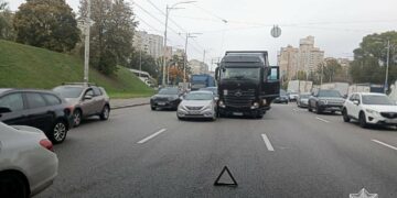 ДТП у Києві: де ускладнено рух транспорту