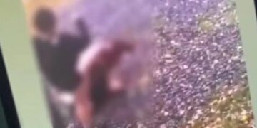 Ревность и сломанный нос: в Мукачево в суд направили дело 19-летней девушки, избившей соперницу. ВИДЕО