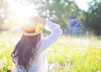 «Еще 12 часов, и я умерла бы»: 18-летняя девушка стояла на краю смерти из-за диагноза ИИ и онлайн-доктора, правда ее шокировала