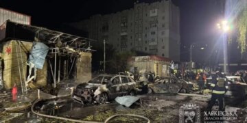 Россия нанесла ракетный удар по жилому кварталу в Харьковской области: есть погибшие и раненые