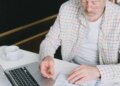 Нулевые счета за коммунальные услуги для пенсионеров: кто получит 100% скидку на свет и газ