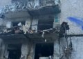 Бомбы в четыре утра: Россия убила водителя скорой и ранила 15 человек в Херсоне