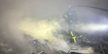 Дроны РФ атакуют Киев: пожар в Деснянском районе столицы, в Святошинском — попадание в многоэтажный дом