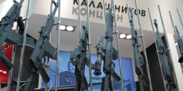Концерн «Калашников»  пытается завалить фронт усложненными автоматами АК-12