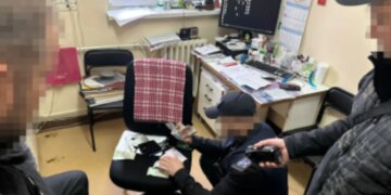 Подделывал заключения ВЛК: главу комиссии в Закарпатье будут судить за взяточничество