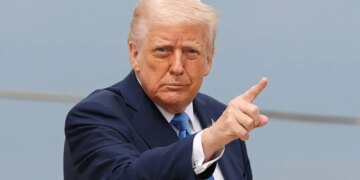 Трамп ослабляет санкции, покупает дизель, ругает Зеленского — и даёт Путину время воевать дальше